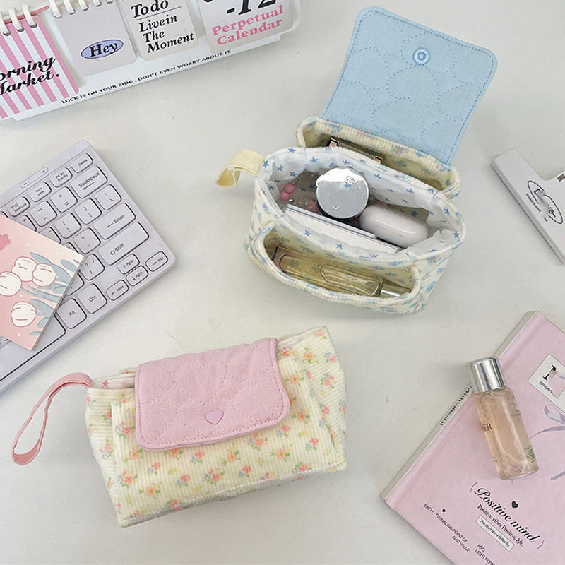 韓国風の花柄生地を使用したコスメポーチ。ハート型のスナップボ - Korean Skincare Routine のレビューと価格